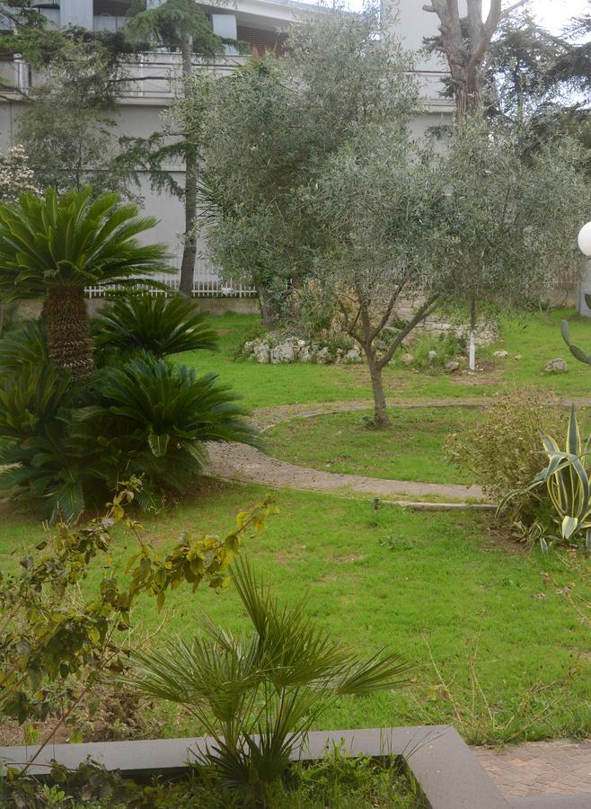 B&B Villa Garden Μπισέλιε Εξωτερικό φωτογραφία